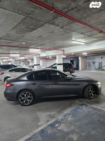 מודעת רכב אלפא רומיאו ג'וליה