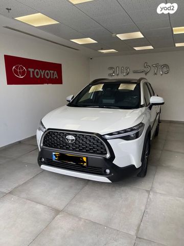 מודעת רכב טויוטה קורולה קרוס