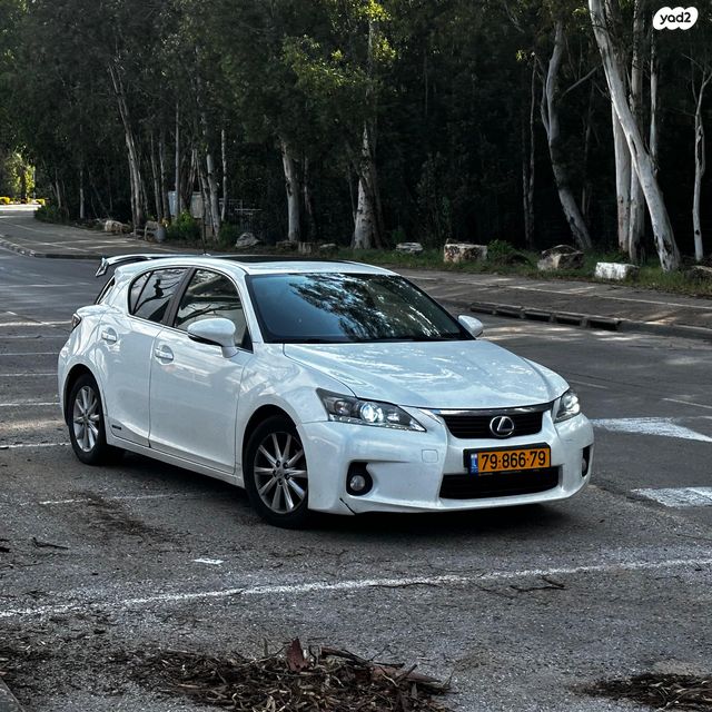 מודעת רכב לקסוס CT