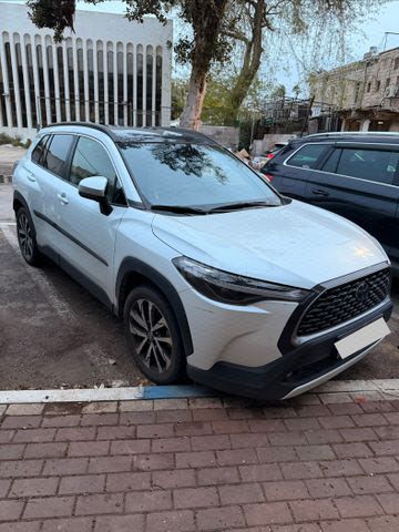 מודעת רכב טויוטה קורולה קרוס