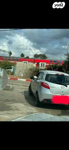 מודעת רכב מאזדה 2