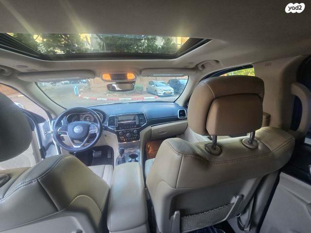 מודעת רכב ג'יפ גרנד צ'ירוקי 2