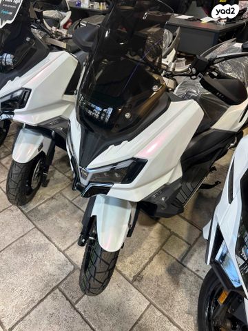 מודעת רכב סאן יאנג ADX 300