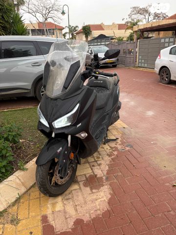 מודעת רכב סאן יאנג ג'וי-מקס Z-300