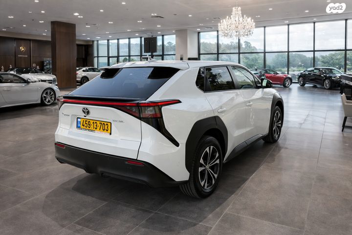 מודעת רכב טויוטה bZ4X