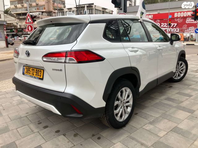 מודעת רכב טויוטה קורולה קרוס 2