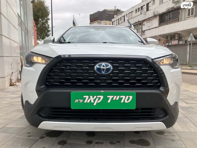 מודעת רכב טויוטה קורולה קרוס 1