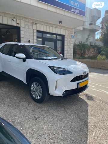 מודעת רכב טויוטה יאריס קרוס