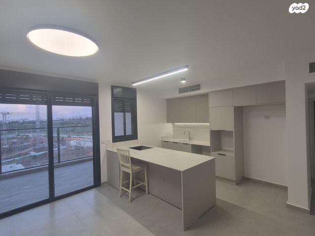 לאה גולדברג 12