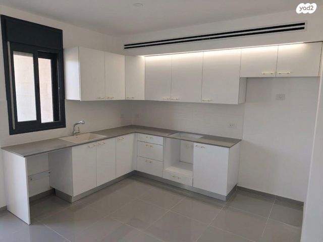 לאה גולדברג 6