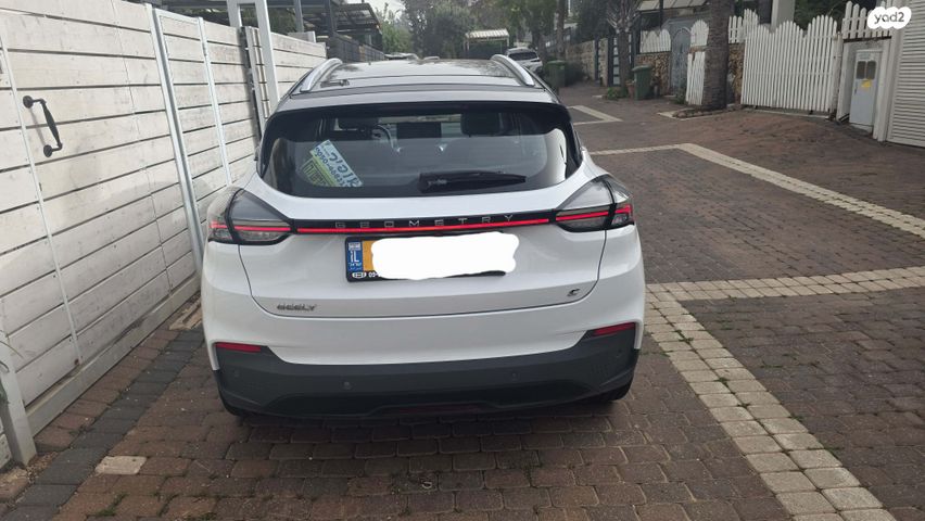 מודעת רכב ג׳ילי Geometry C