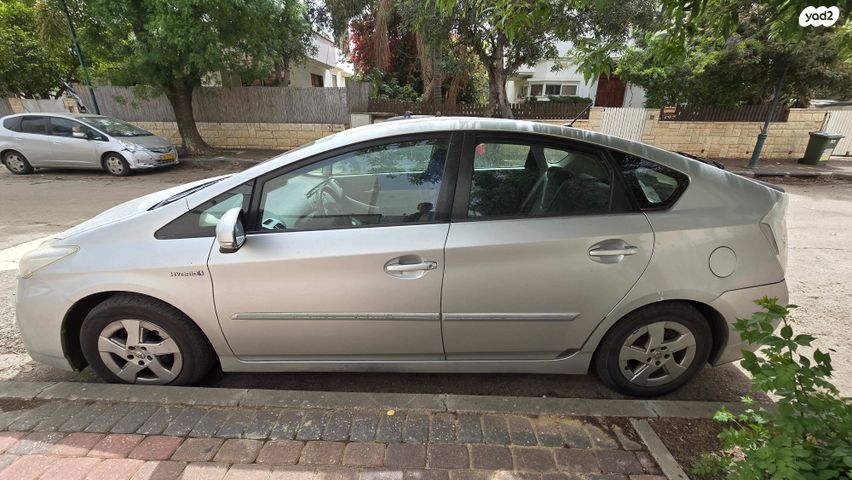 מודעת רכב טויוטה פריוס