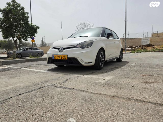 מודעת רכב אם ג'י MG3