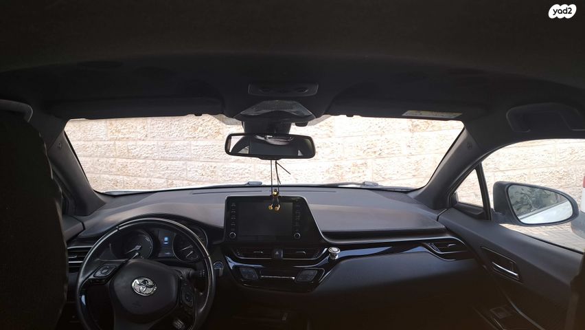מודעת רכב טויוטה C-HR