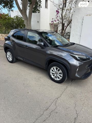 מודעת רכב טויוטה יאריס קרוס