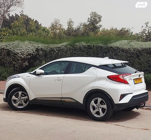מודעת רכב טויוטה C-HR