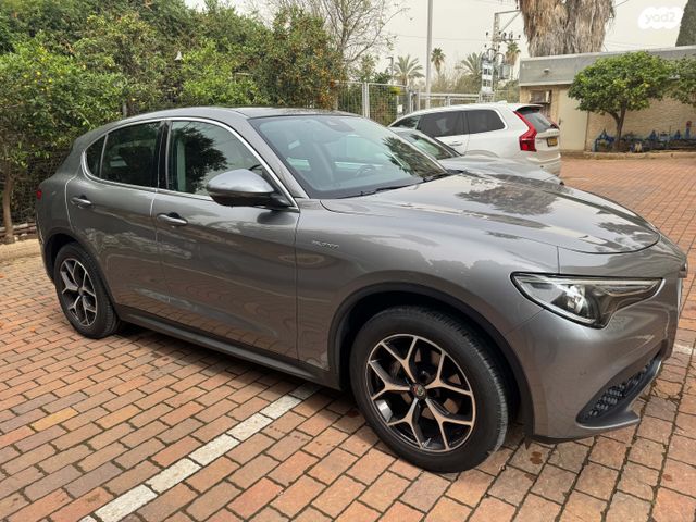 מודעת רכב אלפא רומיאו סטלביו