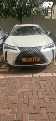 מודעת רכב לקסוס UX