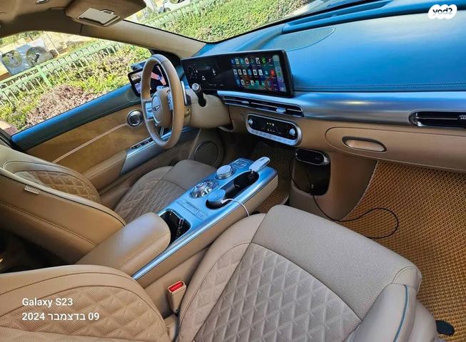 מודעת רכב ג'נסיס GV60