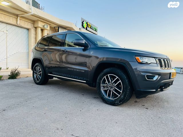 מודעת רכב ג'יפ גרנד צ'ירוקי