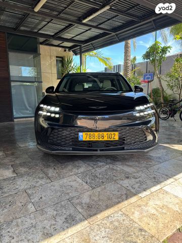 מודעת רכב ג'נסיס GV60