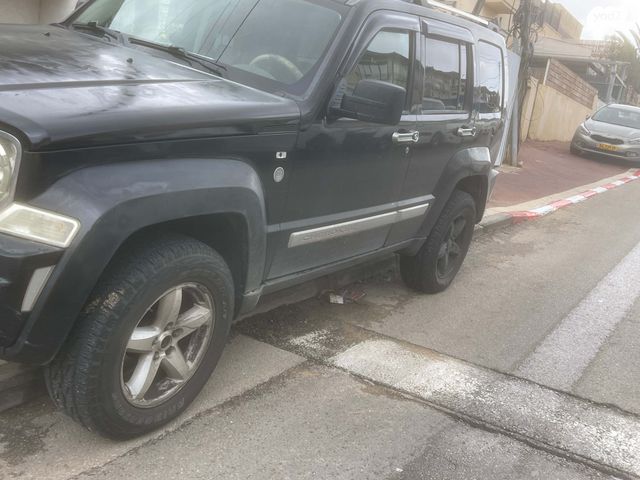 מודעת רכב ג'יפ צ'ירוקי