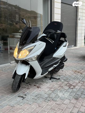 מודעת רכב סאן יאנג ג'וי-מקס 125