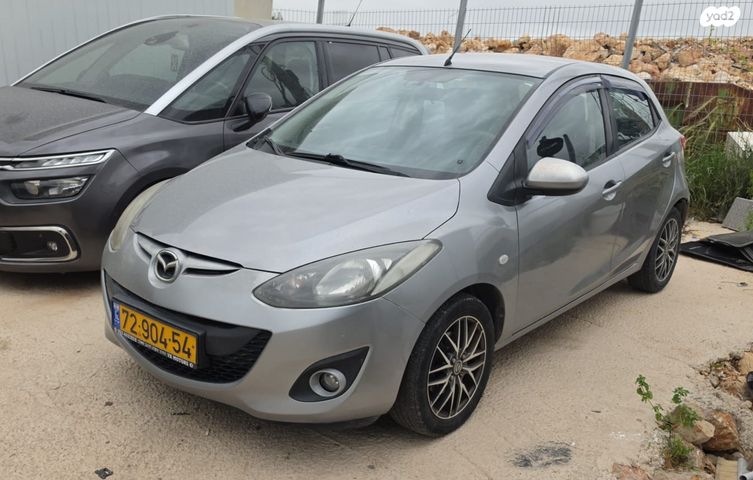 מודעת רכב מאזדה 2