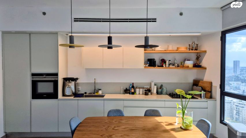 דרך מנחם בגין 158