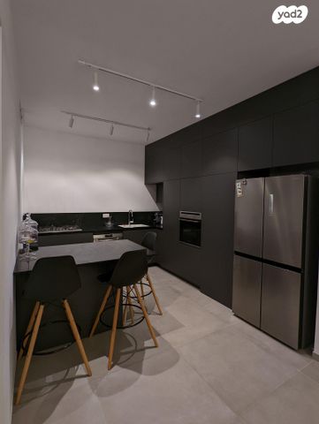 דליה רביקוביץ 16