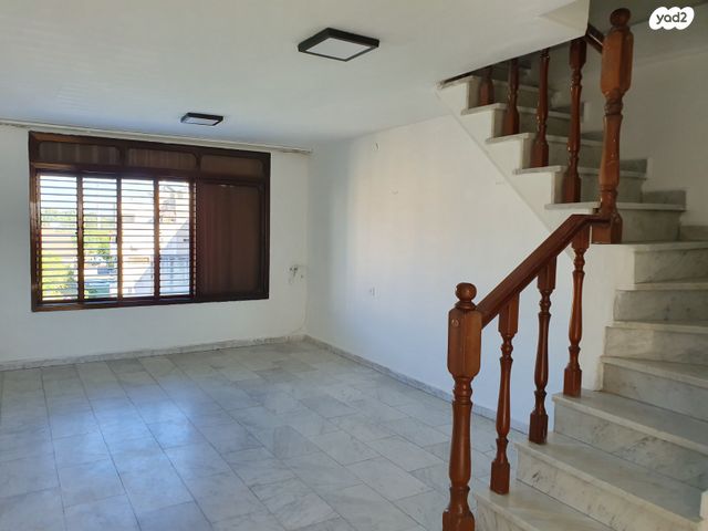 פנחס ספיר 12