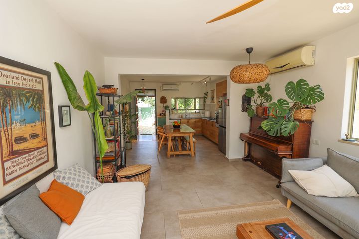 דו משפחתי, פרדס חנה כרכור