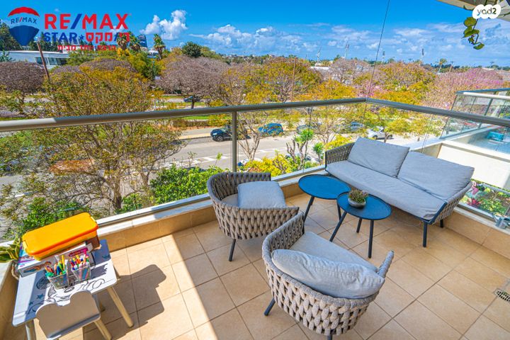 דירה, הרצליה