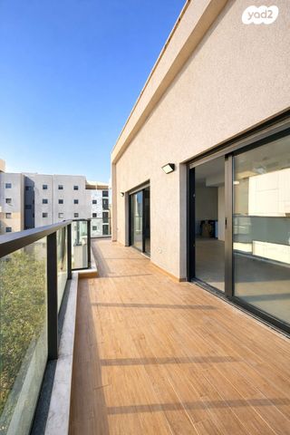 נווה יהושע, ערמונים