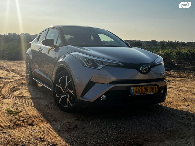 מודעת רכב טויוטה C-HR