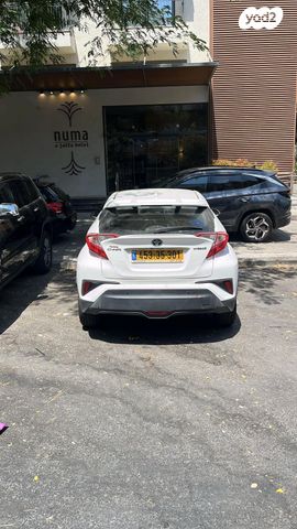 מודעת רכב טויוטה C-HR