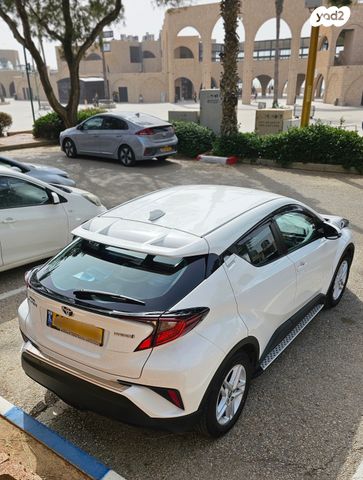 מודעת רכב טויוטה C-HR