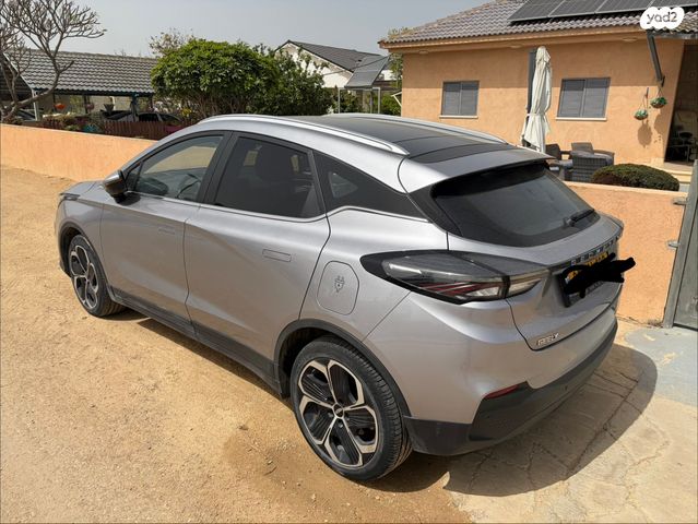 מודעת רכב ג׳ילי Geometry C