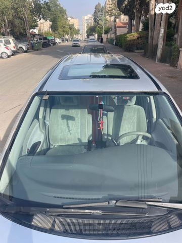 מודעת רכב מאזדה MPV