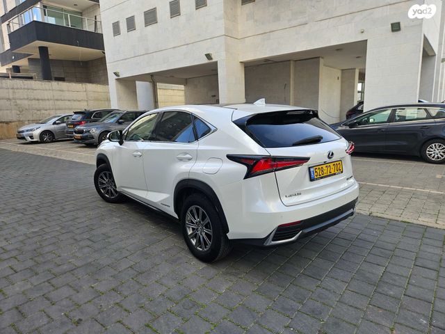 מודעת רכב לקסוס NX