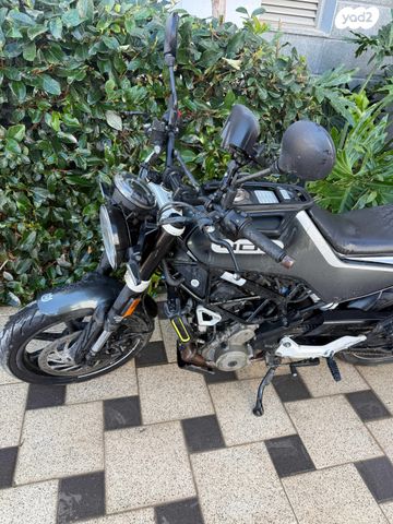 מודעת רכב הוסקוורנה SVARTPILEN 401