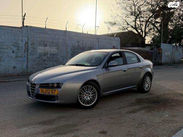 מודעת רכב אלפא רומיאו 159