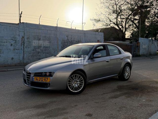 מודעת רכב אלפא רומיאו 159