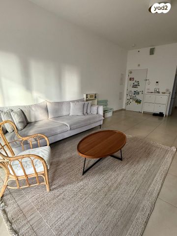 יונתן רטוש 16