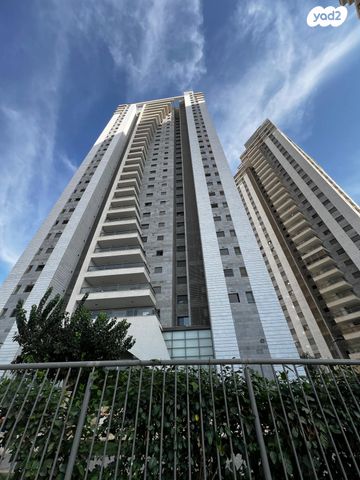 אברהם מחרז 16