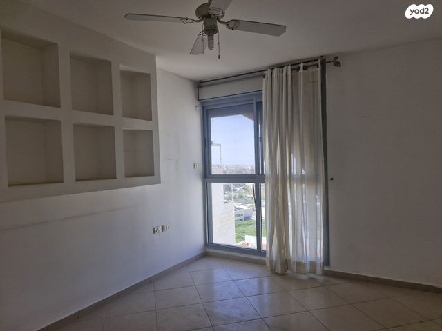 יגאל ידין 35