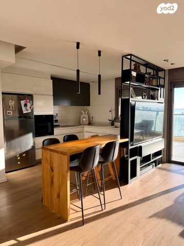 שושנה דמארי 13