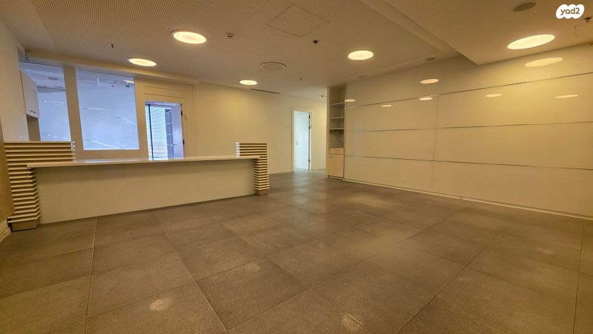 דרך מנחם בגין 23