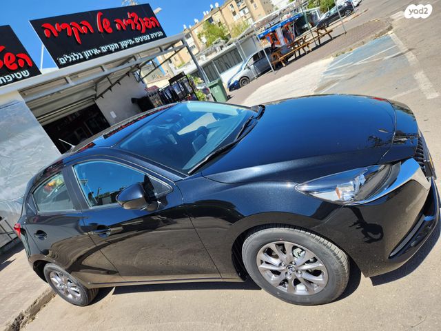 מודעת רכב מאזדה 2