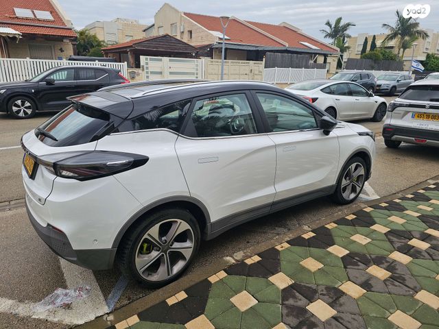 מודעת רכב ג׳ילי Geometry C